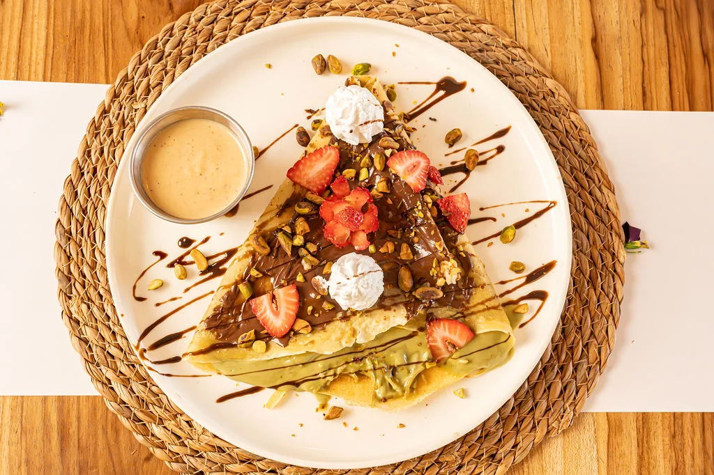 Crepa Dubái con fresas, pistacho y chocolate