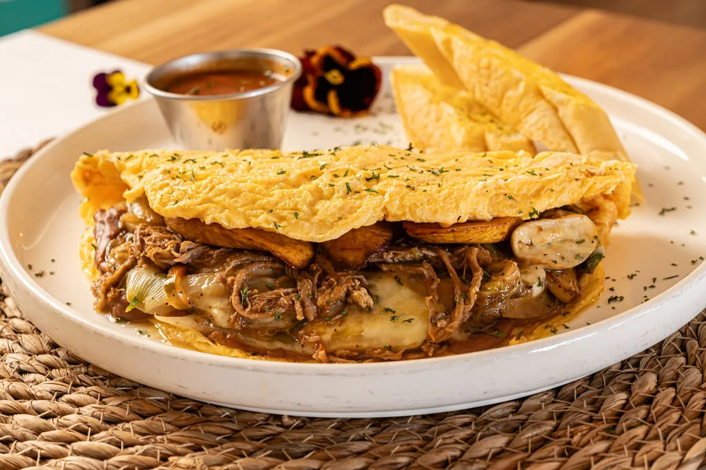 Omelette Francés relleno con acompañamientos