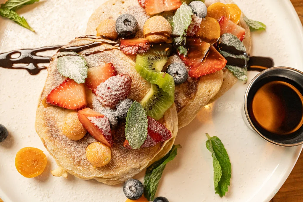 Pancakes Maple Garden con frutas y miel maple