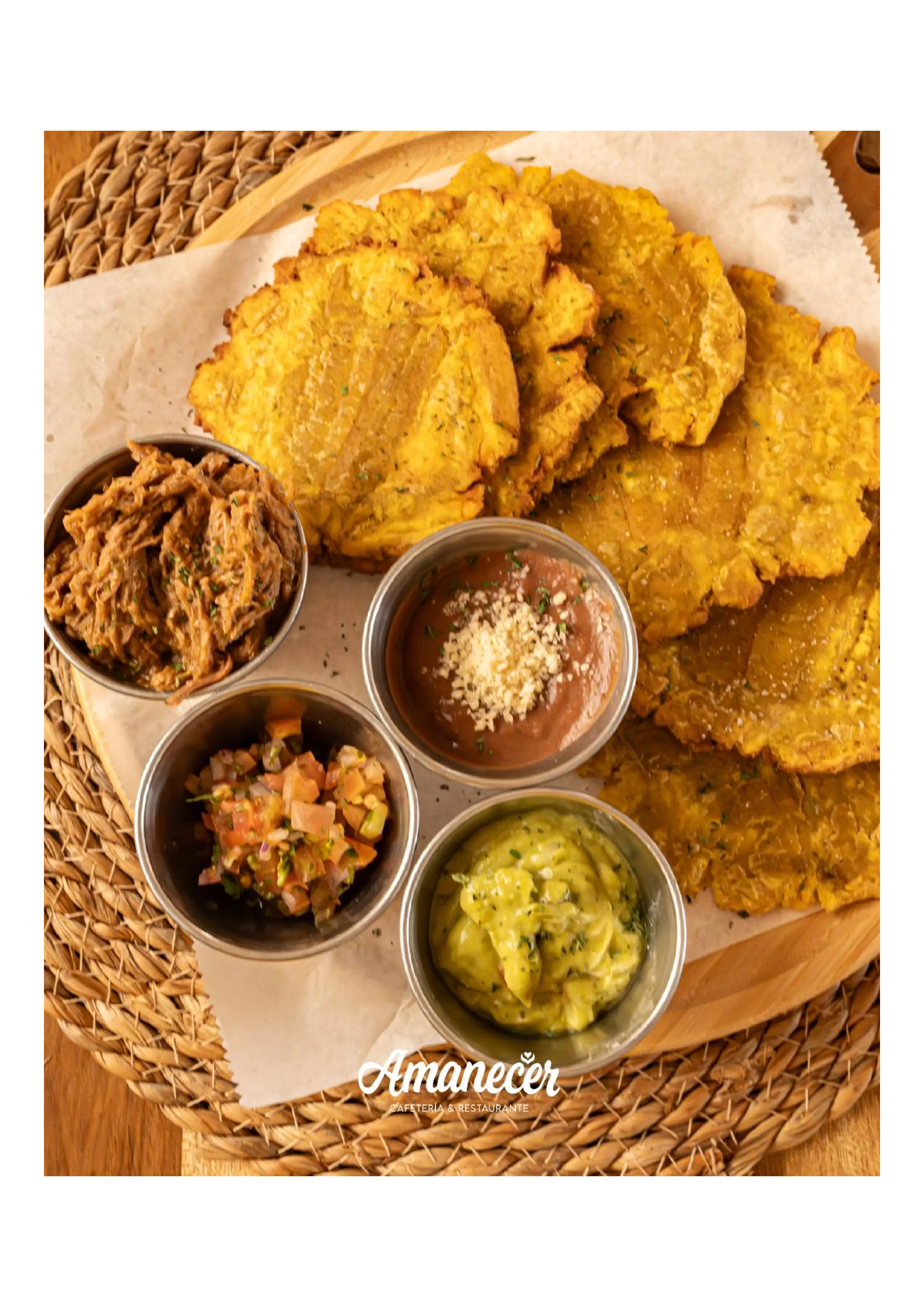 Patacones con salsas